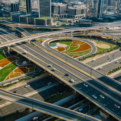 Soluciones de Fabricación de Caucho para Estructuras Viales y Puentes